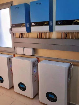 51Bateria de iões de lítio Lifepo4 com BMS inteligente para casa e design tudo em um