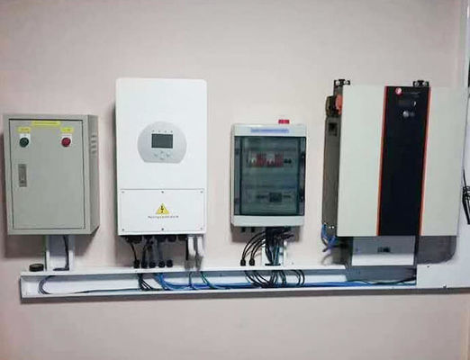 Inversor híbrido Deye de saída de três fases SUN-12K-SG04LP3-EU 8kw 10kw 12kw para energia solar