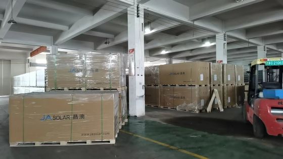 JA SOLAR Eficiência Painel solar bifacial com tecnologia MBB de vidro duplo e meia célula